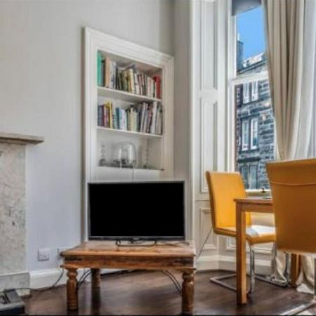 Spacious & Comfortable 3 Bedroom Apartment - Near City Centre - Free Parking Available - Sleeps Up To 5 Guests Édimbourg Extérieur photo